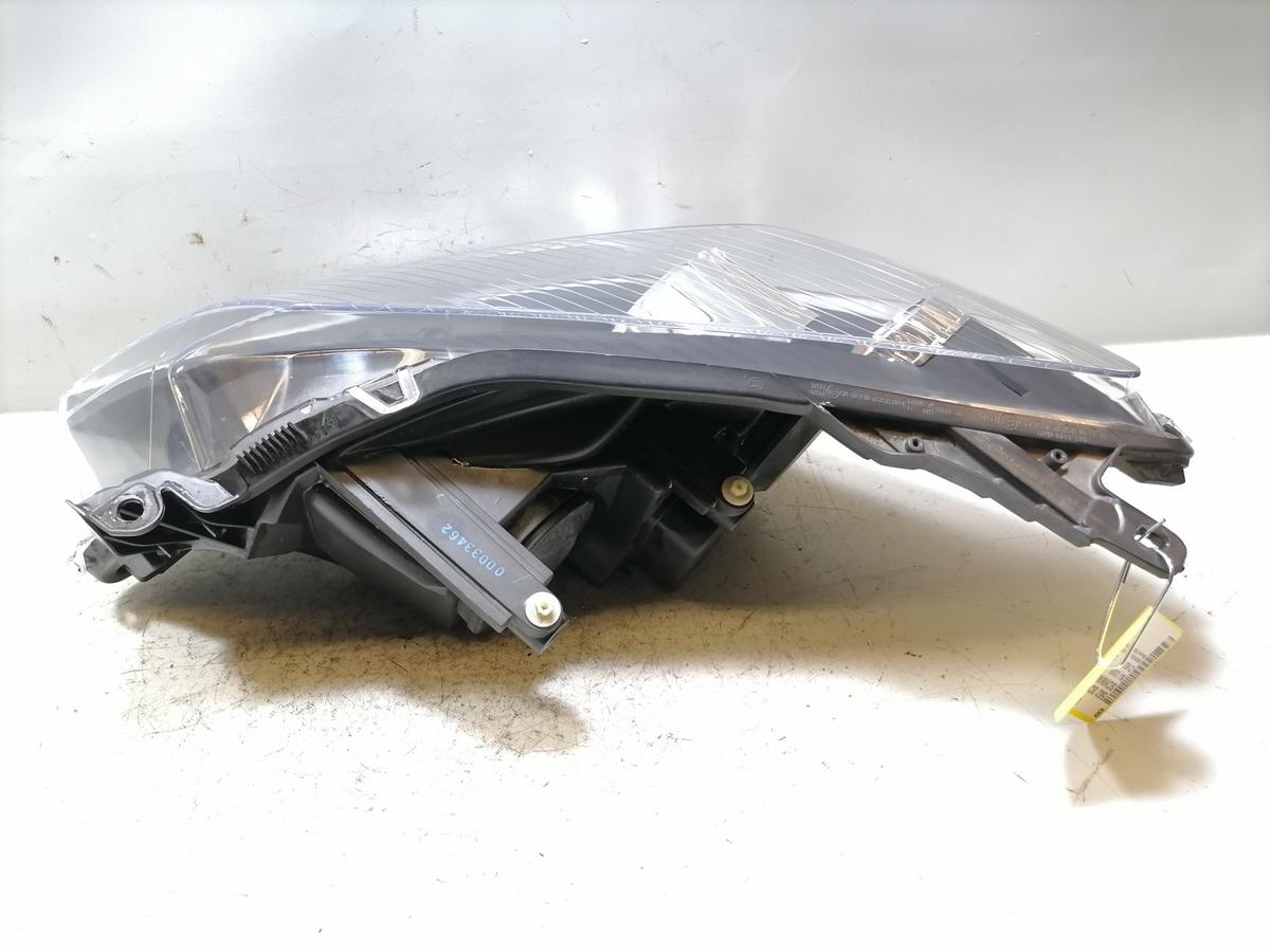 Opel Astra H Scheinwerfer vorn rechts Halogen Schwarzer Hintergrund Bj.2006